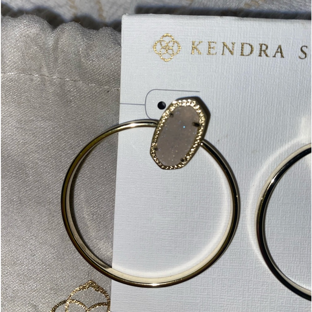 KENDRA SCOTT NWT Mayra Hoops in Gold - Picture 3 of 6